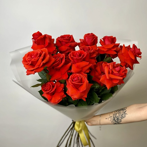 Букет живых цветов БУКЕТНЫЙ ДОМИК Моно-букет из 15 роз Нина